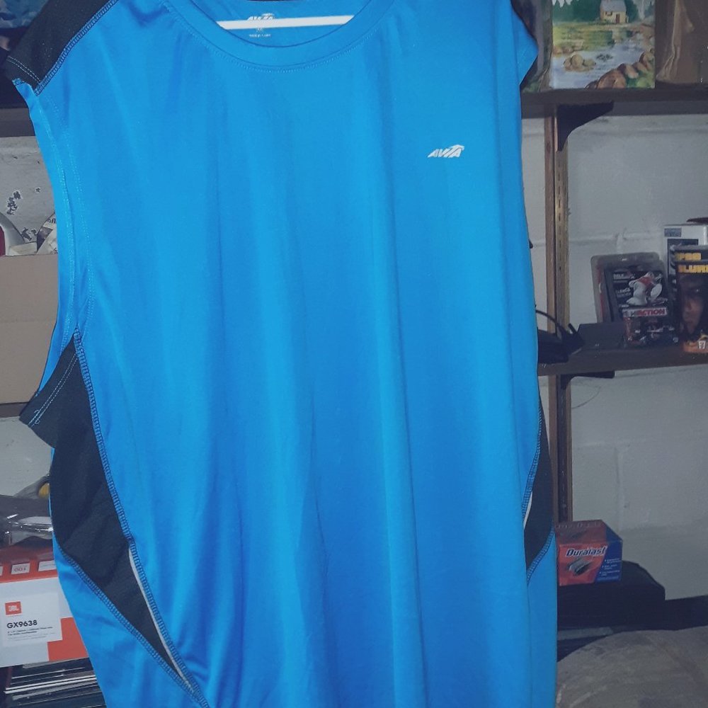 AVIA BLUE & BLACK 4X TANK TOP IN EXCELLENT CONDITION